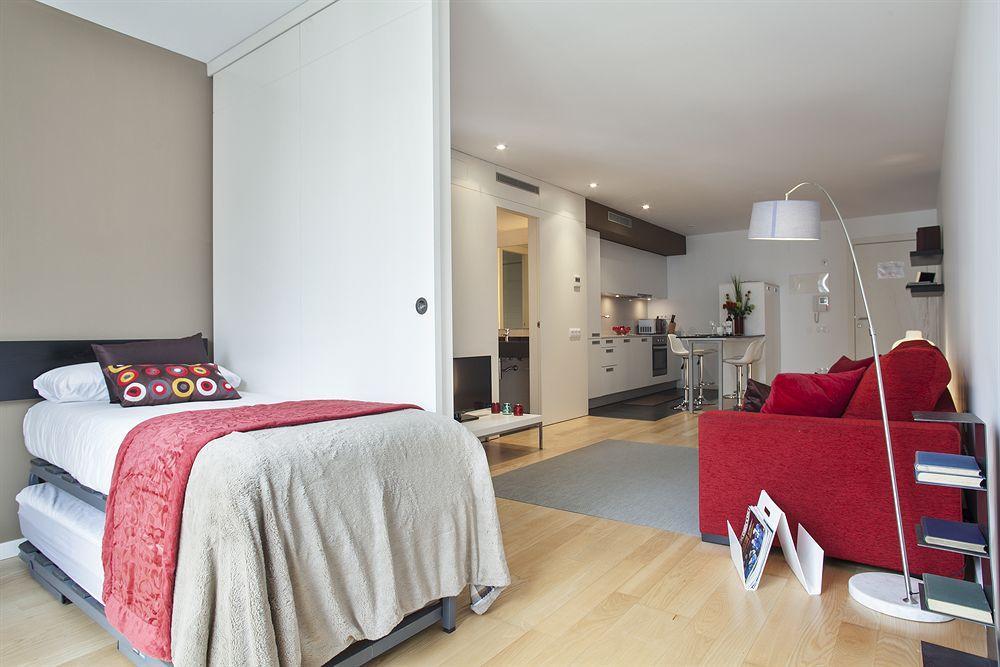 Mistral City Pool Apartments Barcelona Exterior photo