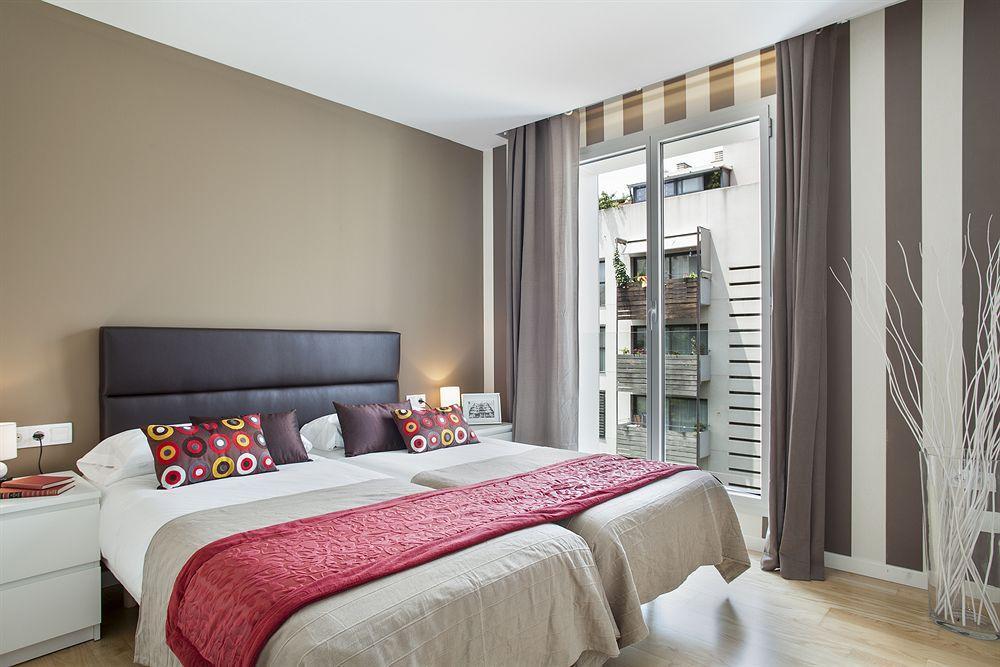 Mistral City Pool Apartments Barcelona Exterior photo